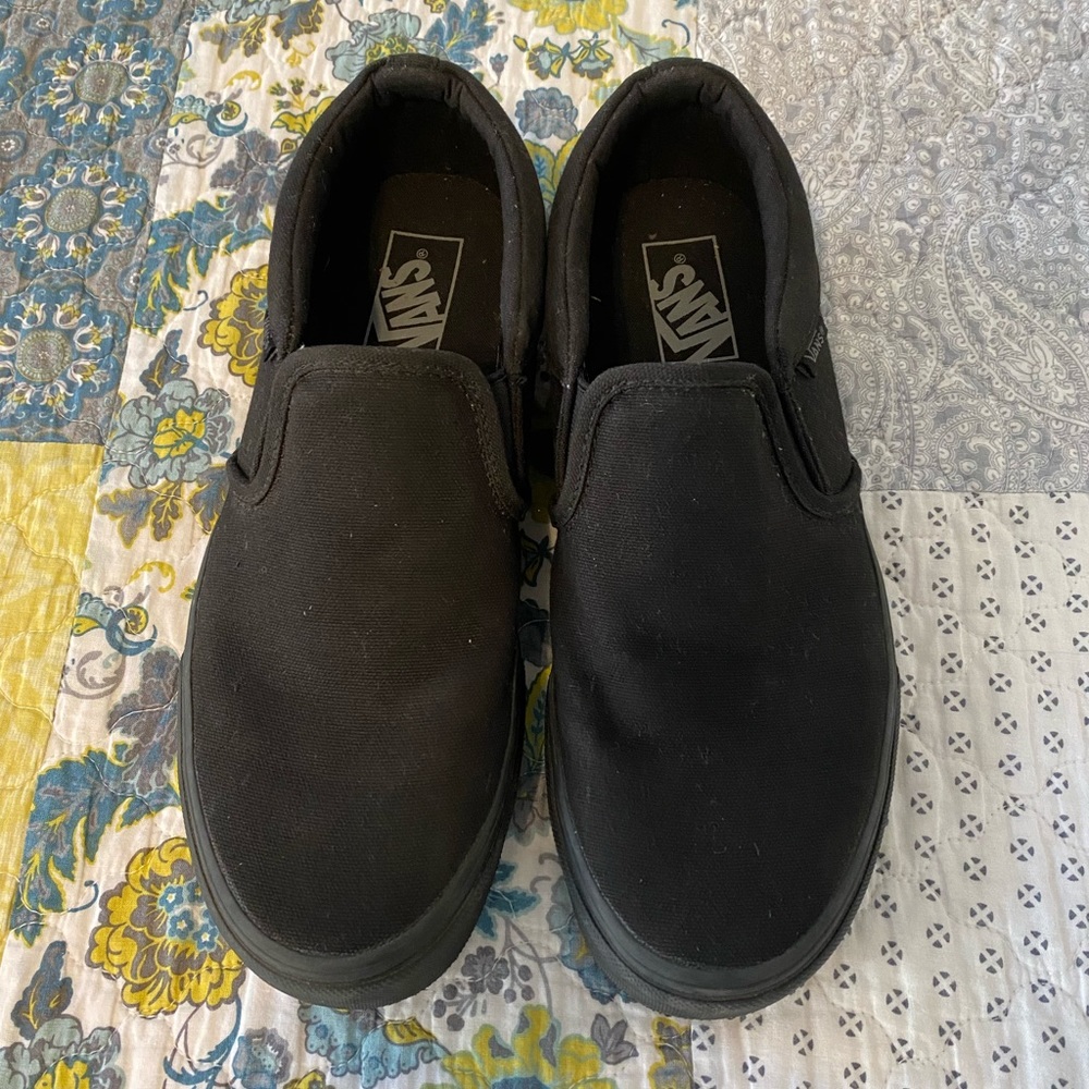 ⚫️ NWOT Vans black on black mens slip-on, 8.5 ⚫️